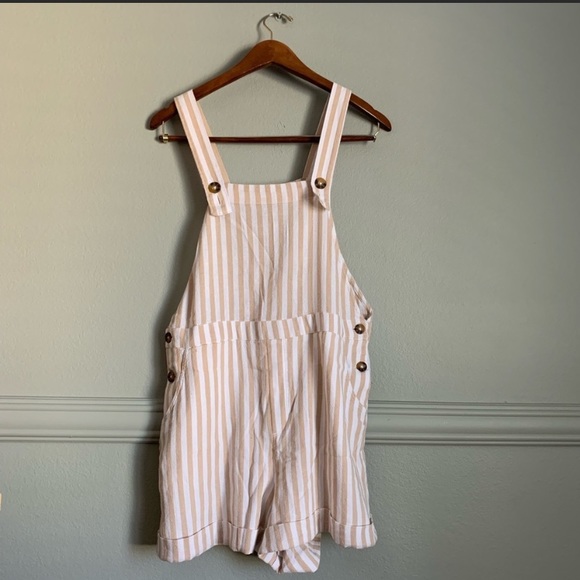 Hollister Dresses & Skirts - Hollister Tan and White Romper!